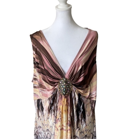 Venus Bejeweled Sleeveless Blouse - Picture 2 of 11